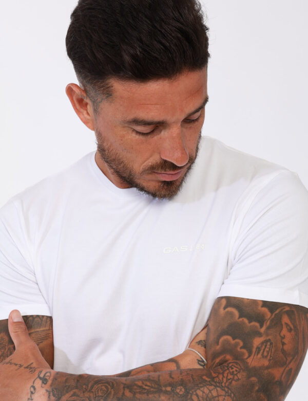 T-shirt Gas Bianco - La t-shirt con micro logo Gas è il capo must have di tutti i guardaroba! Fresca e versatile puoi indoss