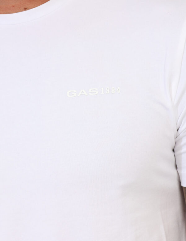 T-shirt Gas Bianco - La t-shirt con micro logo Gas è il capo must have di tutti i guardaroba! Fresca e versatile puoi indoss