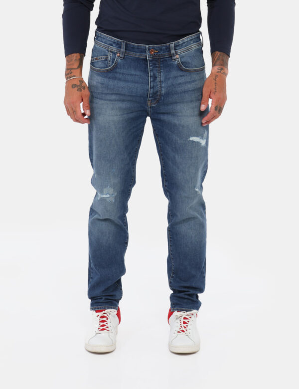 Jeans Gas Jeans - Jeans Gas slim fit, modello cinque tasche e abbottonatura. Indossalo per non sbagliare mai!