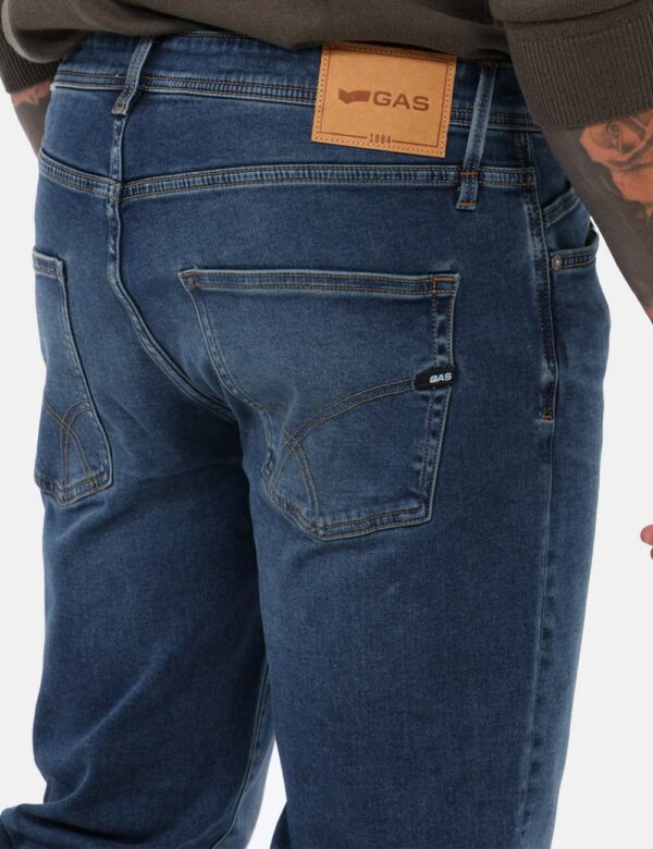 Jeans Gas Jeans - Jeans Gas slim fit, modello cinque tasche e abbottonatura. Indossalo per non sbagliare mai!