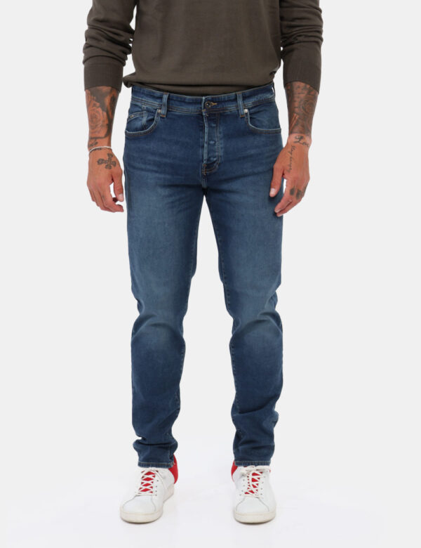 Jeans Gas Jeans - Jeans Gas slim fit, modello cinque tasche e abbottonatura. Indossalo per non sbagliare mai!