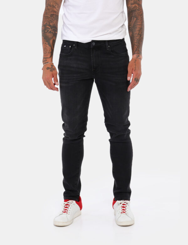 Jeans Gas Nero - Jeans nero Gas slim fit, modello cinque tasche. Indossalo per non sbagliare mai!