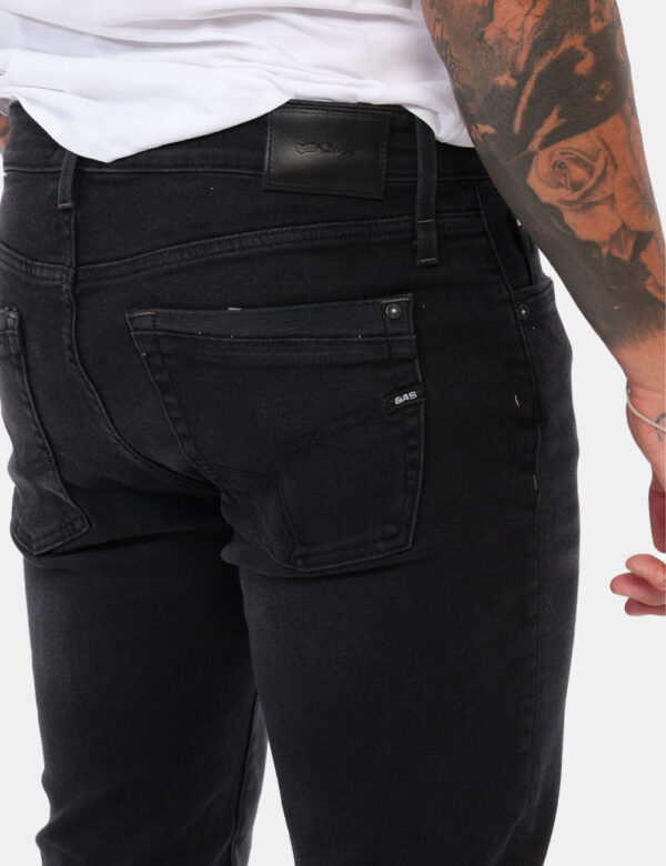 Jeans Gas Nero - Jeans nero Gas slim fit, modello cinque tasche. Indossalo per non sbagliare mai!