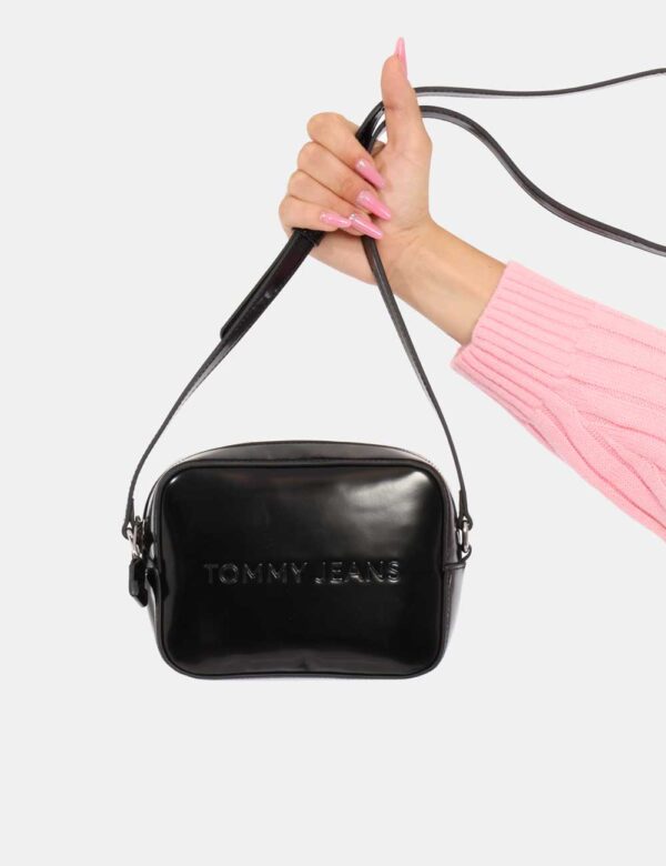 Borsa Tommy Hilfiger Nero - Cod. art. AW0AW16266 OVVi ricordiamo che tutti i nostri articoli sono originali.