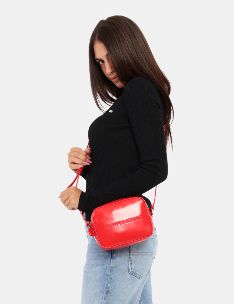 Borsa Tommy Hilfiger Rosso - Cod. art. AW0AW16266 OVVi ricordiamo che tutti i nostri articoli sono originali.