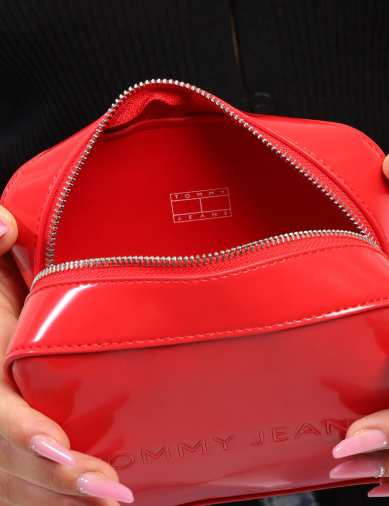 Borsa Tommy Hilfiger Rosso - Cod. art. AW0AW16266 OVVi ricordiamo che tutti i nostri articoli sono originali.