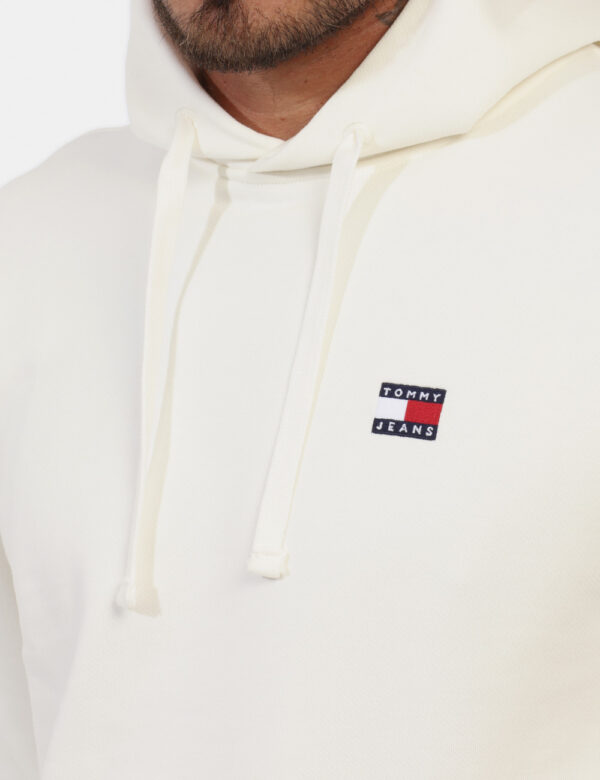 Felpa TOMMY HILFIGER Bianco - Felpa classica con cappuccio in total bianco panna con logo brand ricamato ad altezza cuore pi