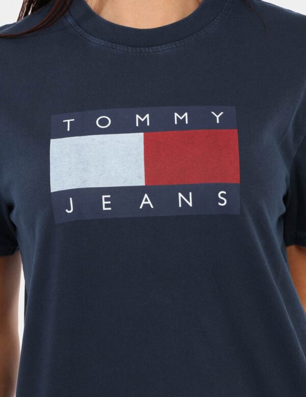 T-shirt TOMMY HILFIGER Blu - T-shirt classica in total blu navy con logo brand stampa al centro. La vestibilità è morbida e