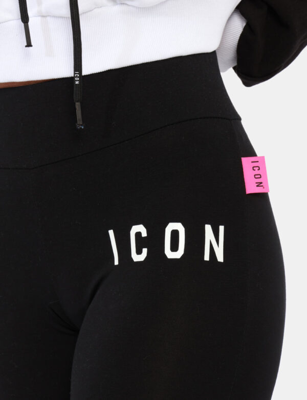 Legging Icon Nero - Legging in total nero con logo brand bianco. La vestibilità è morbida e regolabile grazie ad elastico in