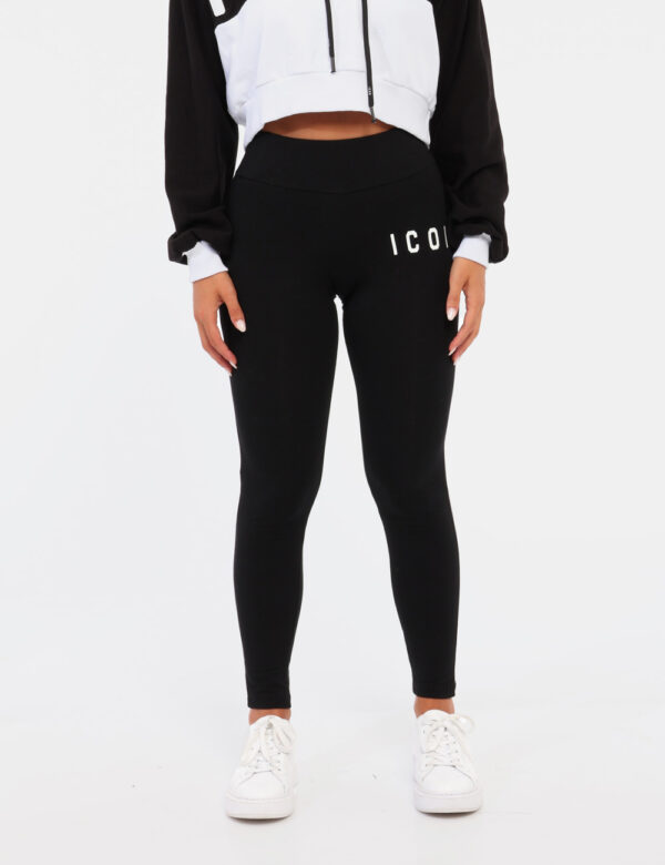 Legging Icon Nero - Legging in total nero con logo brand bianco. La vestibilità è morbida e regolabile grazie ad elastico in