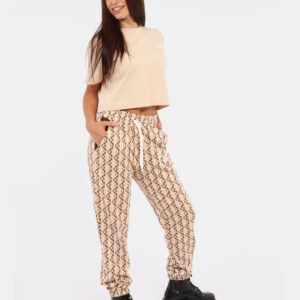 Pantaloni Icon Beige - Pantaloni simil tuta su base beige con logo brand stampa allover in marrone. Presenti tasche a taglio