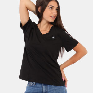 T-shirt T-shirt Calvin Klein Nero - T-shirt nera Calvin Klein con scollo a V e piccolo logo in rilievo. Abbinala a tutti i t