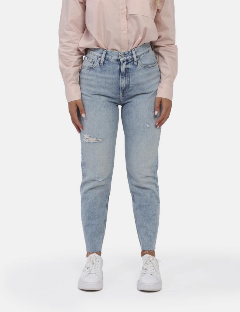 Jeans Calvin Klein Jeans - Questo modello Mom Fit è il compromesso perfetto per uno shopping da favola, non può mancare nel