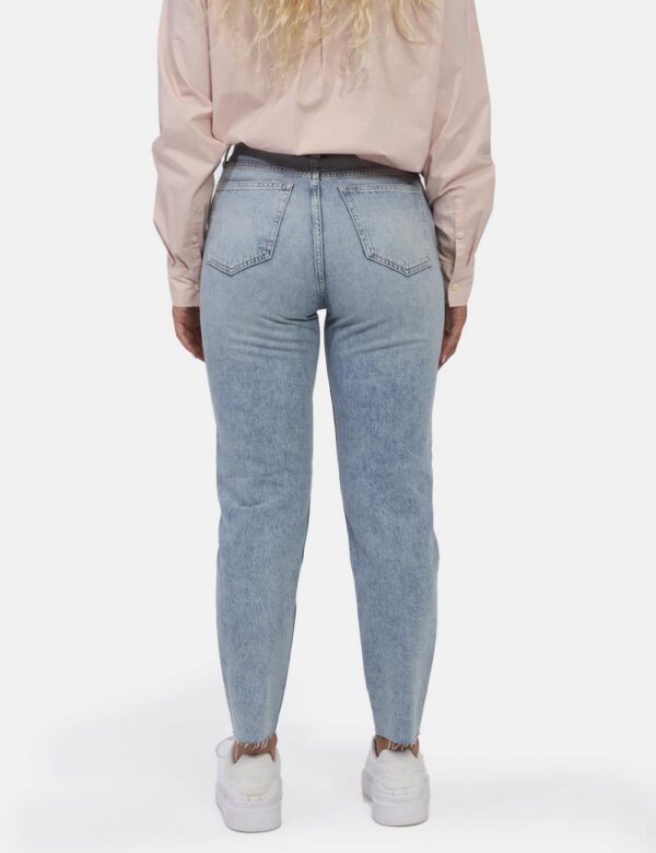 Jeans Calvin Klein Jeans - Questo modello Mom Fit è il compromesso perfetto per uno shopping da favola, non può mancare nel