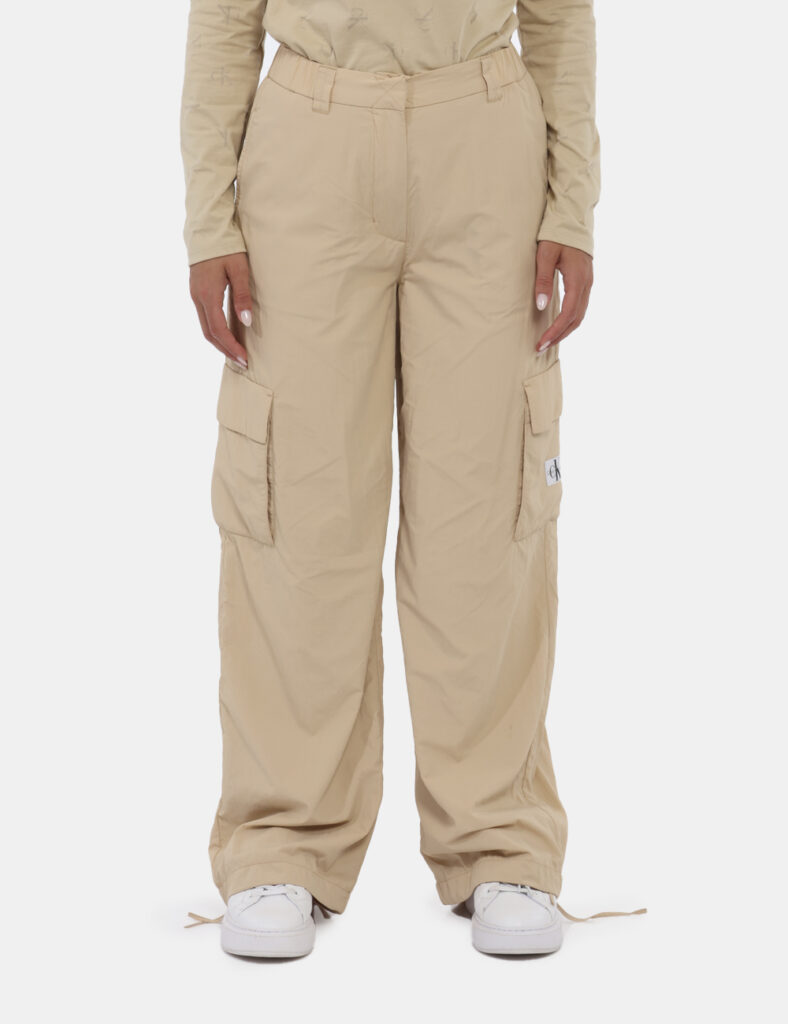 Pantaloni Calvin Klein Beige - Cod. art. J20J223921 B CVVi ricordiamo che tutti i nostri articoli sono originali.