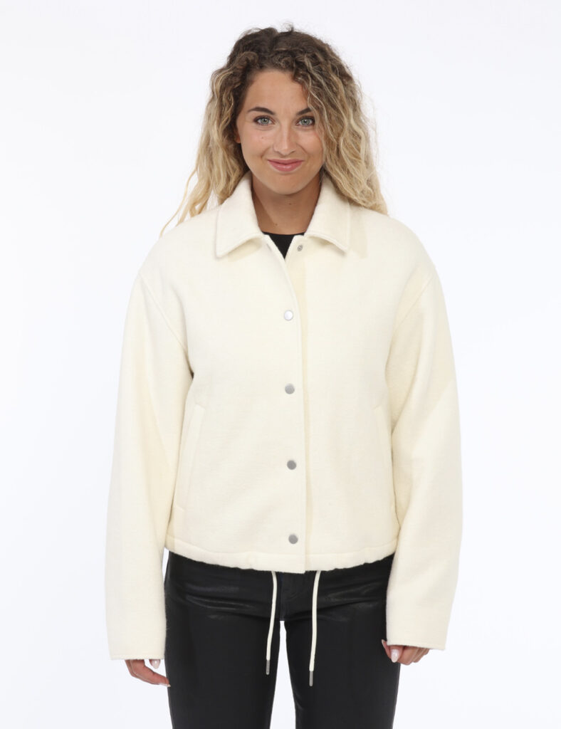 Cappotto Calvin Klein Bianco - Cod. art. J20J224330 B CVVi ricordiamo che tutti i nostri articoli sono originali.