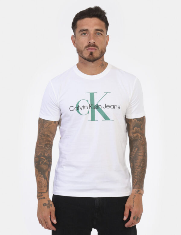 T-shirt CALVIN KLEIN Bianco - T-shirt classica in total bianco con stampa logo brand nero e verde sul fronte. La vestibilità