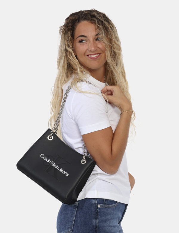 Borsa Calvin Klein Nero - Cod. art. K60K607831 OVVi ricordiamo che tutti i nostri articoli sono originali.