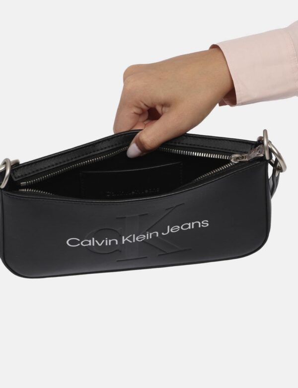 Borsa Calvin Klein Nero - Cod. art. K60K610679 OVVi ricordiamo che tutti i nostri articoli sono originali.