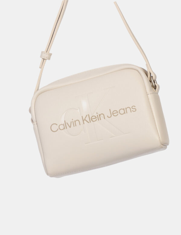 Borsa Calvin Klein Beige - Cod. art. K60K612220 OVVi ricordiamo che tutti i nostri articoli sono originali.