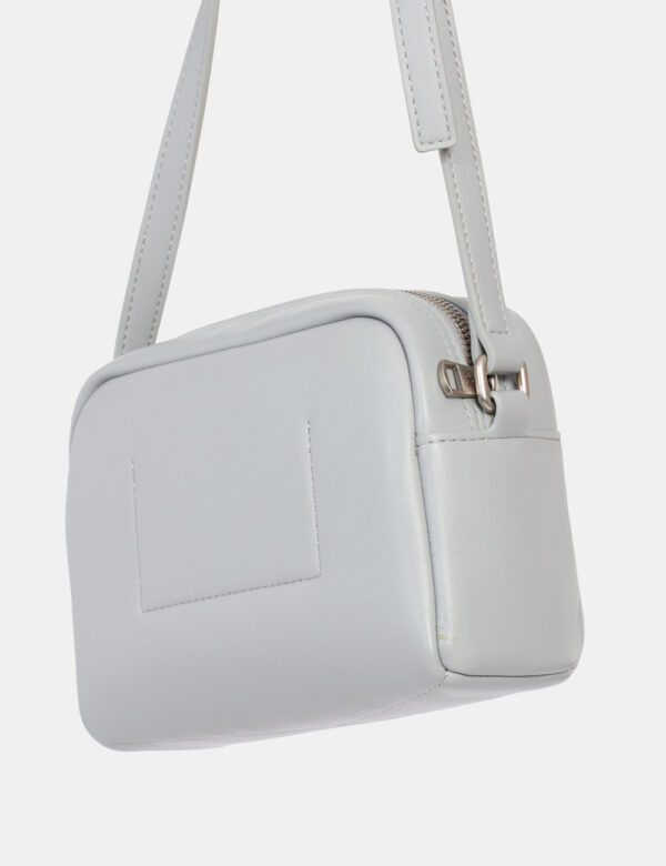 Borsa Calvin Klein Grigio - Cod. art. K60K612220 OVVi ricordiamo che tutti i nostri articoli sono originali.