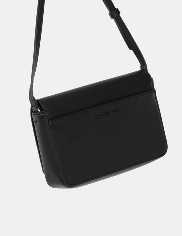 Borsa Calvin Klein Nero - Cod. art. K60K612375 OVVi ricordiamo che tutti i nostri articoli sono originali.