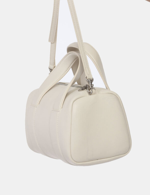 Borsa Calvin Klein Beige - Cod. art. K60K612378 OVVi ricordiamo che tutti i nostri articoli sono originali.