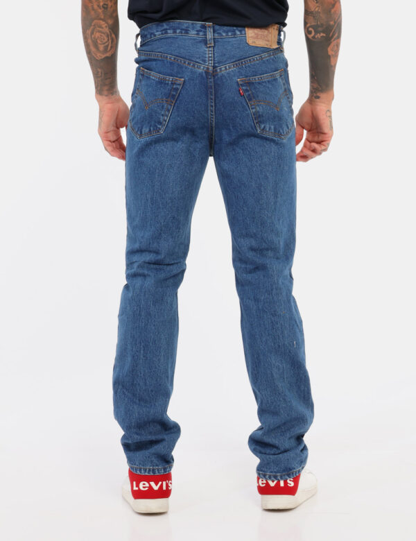 Jeans Levi's L32 - Questi classici Jeans Levi's 501 presentano un taglio dritto, con vita alta che sottolinea la figura e co