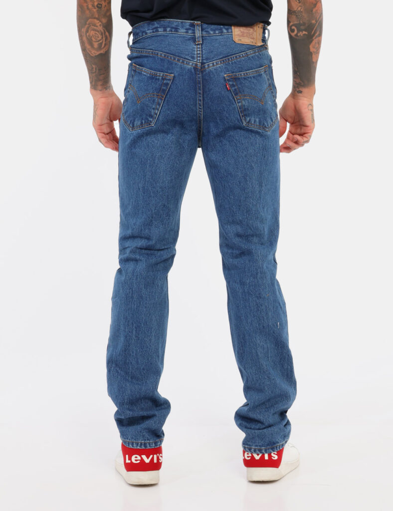 Jeans Levi's L32 - Questi classici Jeans Levi's 501 presentano un taglio dritto, con vita alta che sottolinea la figura e co