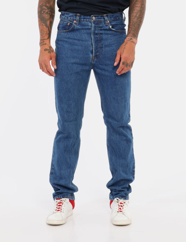 Jeans Levi's L32 - Questi classici Jeans Levi's 501 presentano un taglio dritto, con vita alta che sottolinea la figura e co