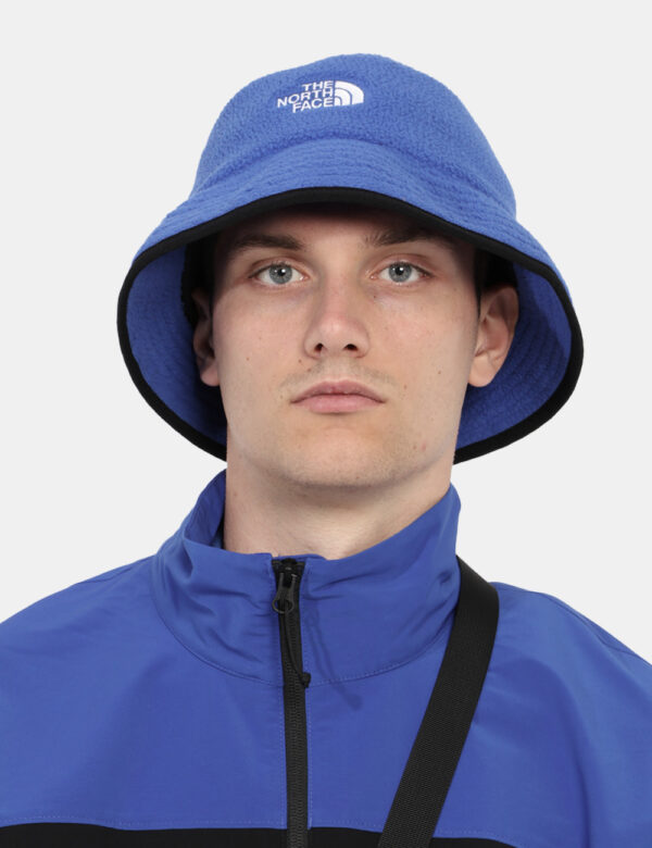 Cappello The North Face Blu - Bucket hat con logo TNF sul fronte ricamato con filo bianco. Indossa questo cappello blu elett