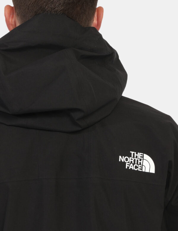 Giacca The North Face Nero - Giaccone nero della linea Summit Series del brand più iconico. Presenta il logo The North Face