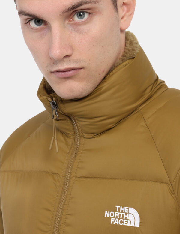 Piumino The North Face Marrone - Piumino corto in colo ocra marrone con tasche con zip. La vestibilità è morbida e pratica g