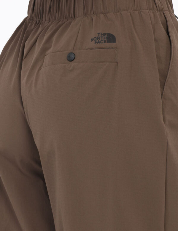 Pantaloni The North Face Marrone - Cod. art. NF0A89H1 D CVVi ricordiamo che tutti i nostri articoli sono originali.