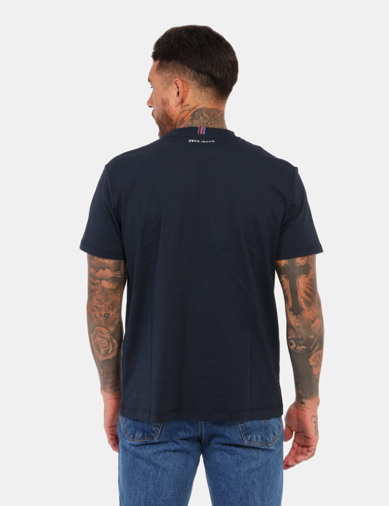 T-shirt Red Bull Blu - Questa t-shirt Red Bull Racing x Pepe jeans a maniche corte è un pezzo iconico per chi ama un look sp