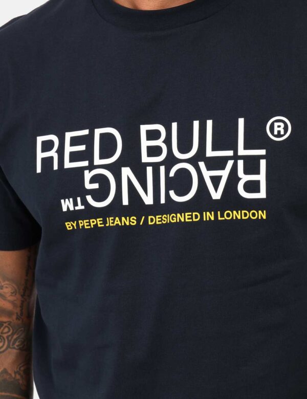 T-shirt Red Bull blu navy - Questa t-shirt Red Bull Racing x Pepe Jeans da uomo, realizzata in morbido cotone, è un capo ide