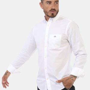 Camicia Gant Bianco - Camicia classica in total bianco con taschino a toppa ad altezza cuore e patch ricamato. La vestibilit