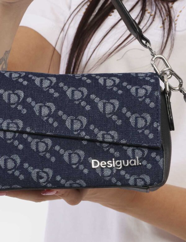 Borsa Desigual Blu - Borsa a tracolla di piccole dimensioni in tessuto blu denim più nero. La bag si compone di unico scompa