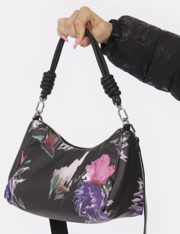 Borsa Desigual Nero - Borsa a tracolla di medie dimensioni simil bauletto au base nera con stampa floreale rosa. La bag si c