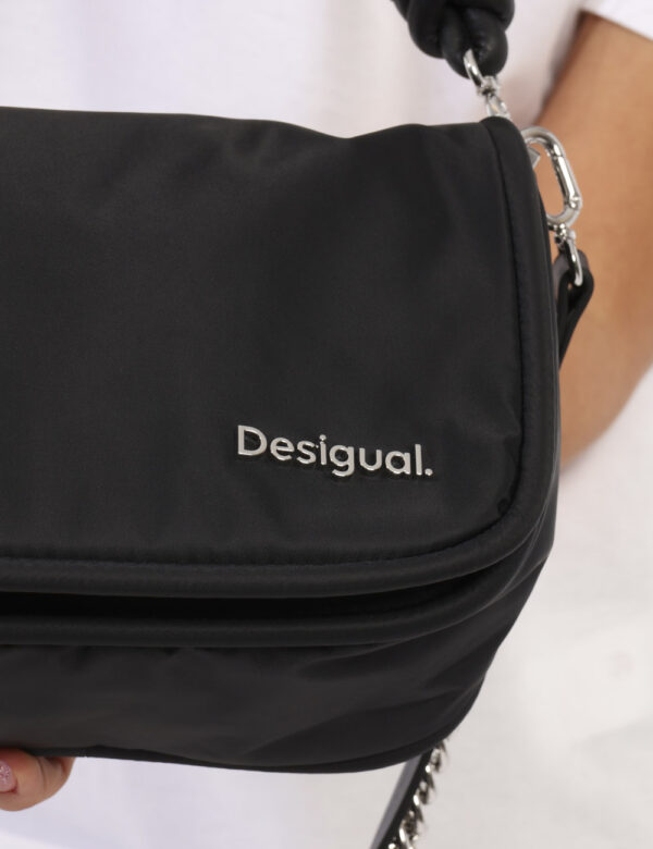 Borsa Desigual Nero - Borsa a tracolla di medie dimensioni morbida a forma mezzaluna ed in total nero. La bag si compone di