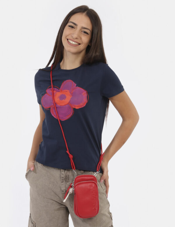 Borsa Desigual Rosso - Mini borsa a tracolla in total rosso. Presente doppia tasca con chiusura a zip più tracolla in tinta