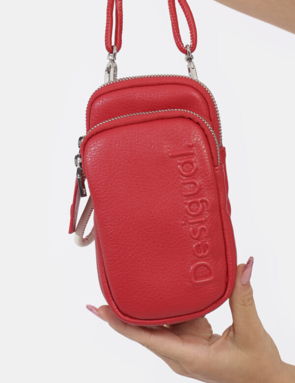 Borsa Desigual Rosso - Mini borsa a tracolla in total rosso. Presente doppia tasca con chiusura a zip più tracolla in tinta