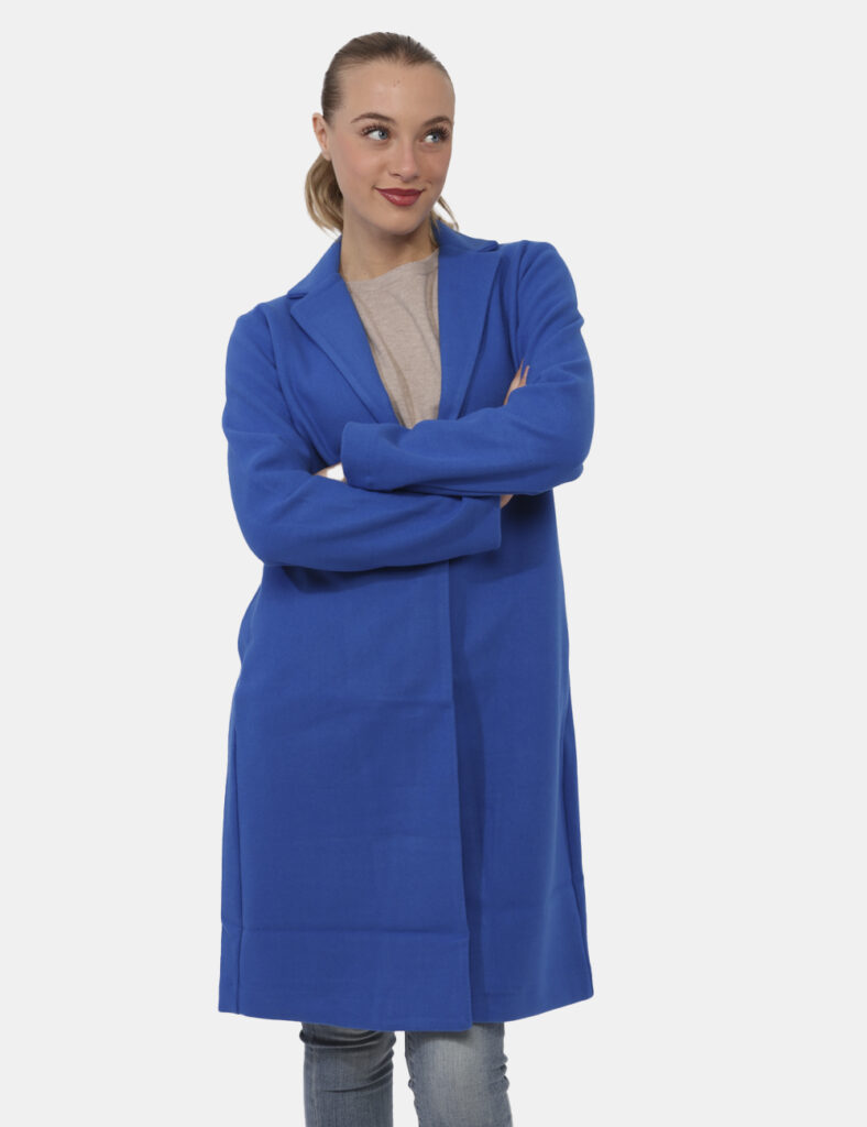 Cappotto Fracomina Blu - Cappotto lungo in total blu elettrico. La vestibilità è morbida e pratica grazie a bottone automati