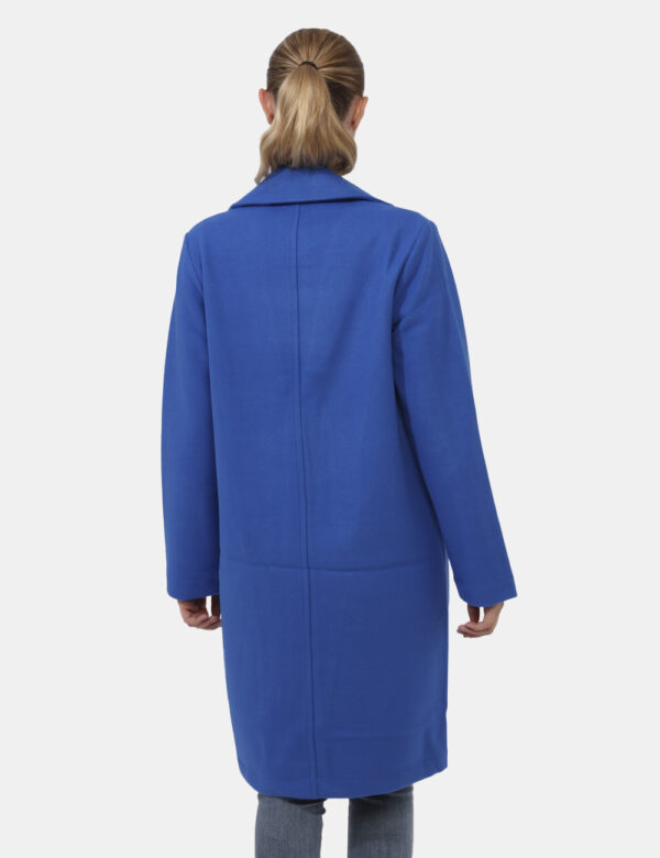 Cappotto Fracomina Blu - Cappotto lungo in total blu elettrico. La vestibilità è morbida e pratica grazie a bottone automati