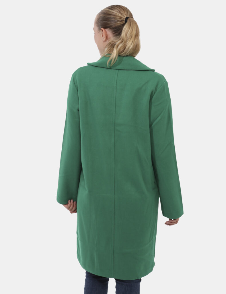 Cappotto Fracomina Verde - Cappotto lungo in total verde brillante. La vestibilità è morbida e pratica grazie a bottone auto