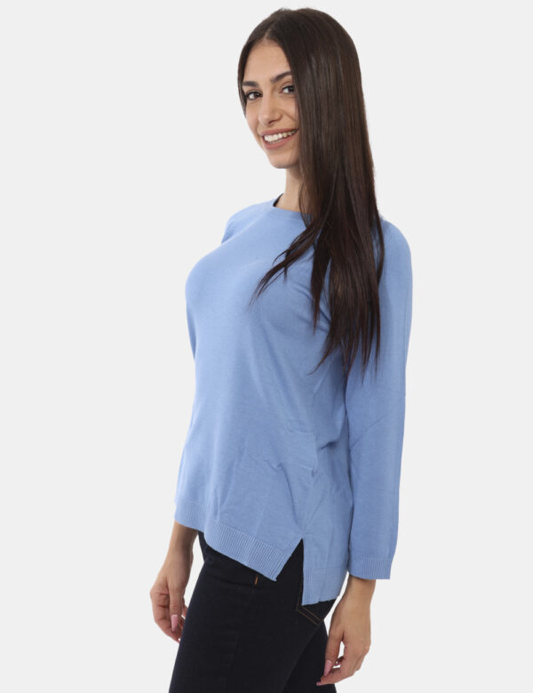 Maglia Emme Marella Blu - Maglione leggero in total blu ceruleo con girocollo classico e trama semplice. La vestibilità è mo