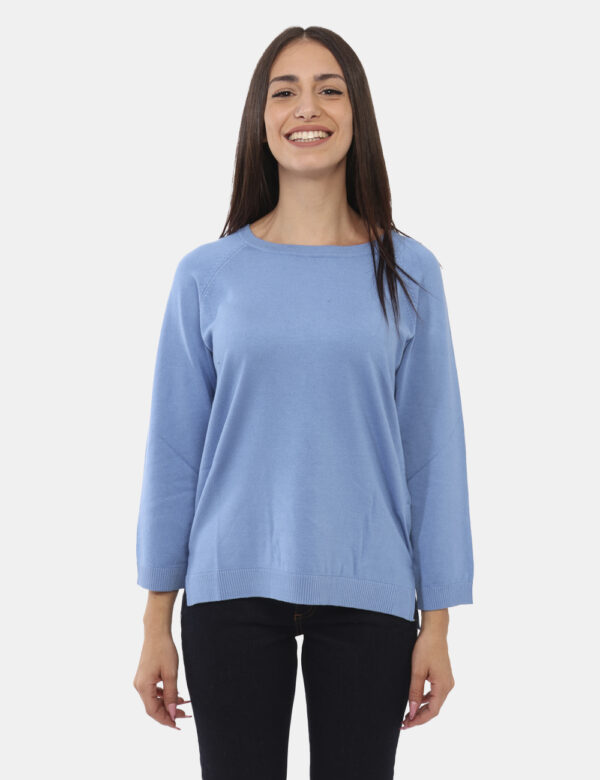 Maglia Emme Marella Blu - Maglione leggero in total blu ceruleo con girocollo classico e trama semplice. La vestibilità è mo