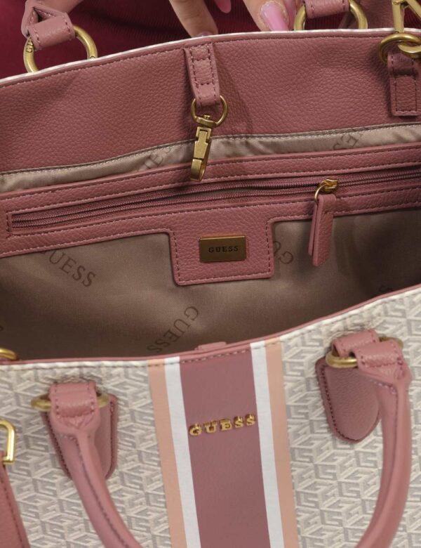 Borsa Guess Grigio - Borsa a tracolla semirigida fantasia tandente al grigio e rosa. L'interno è capiente con unico scompart