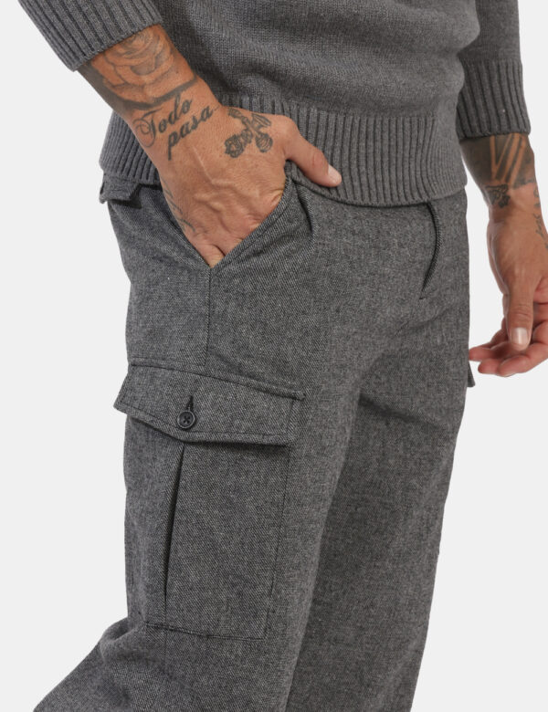 Pantaloni cargo Guess Grigio - L’articolo appartiene al campionario esclusivo di stagione: pezzo unicoCod. art. M4BB45WGGP0