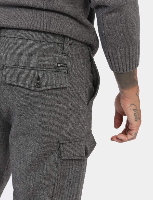 Pantaloni cargo Guess Grigio - L’articolo appartiene al campionario esclusivo di stagione: pezzo unicoCod. art. M4BB45WGGP0